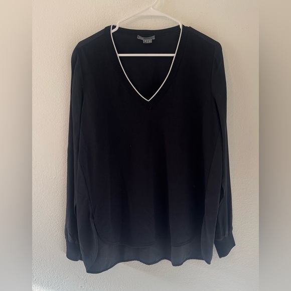 Vince Silk Blend Relaxed Fit Top Blouse V Neck Loose Luxe Size Medium - Picture 1 of 8